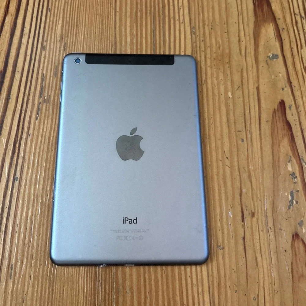 Apple iPad Mini 2 Tablet 7.9